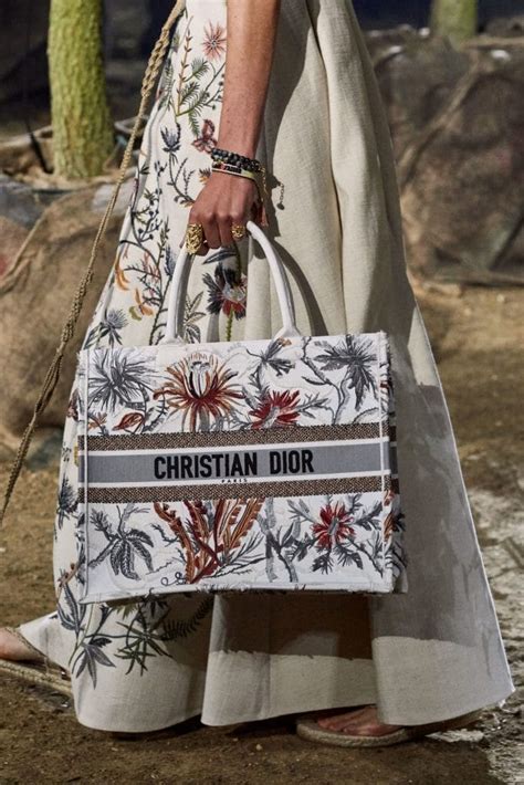 christian dior tote bag 2021|Christian Dior tote bag details.